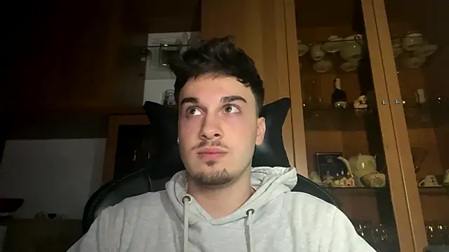 Hank 04 online show from December 3, 2024, 9:45 pm