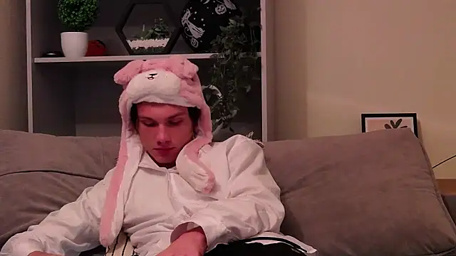 CalvinCay online show from December 3, 2024, 9:34 pm