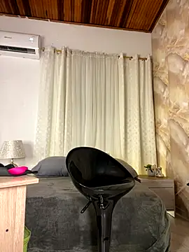 Snapshot of emilyrojas chatting on November 13, 2025, 12:15 pm emilyrojas online show from November 13, 2025, 12:15 pm