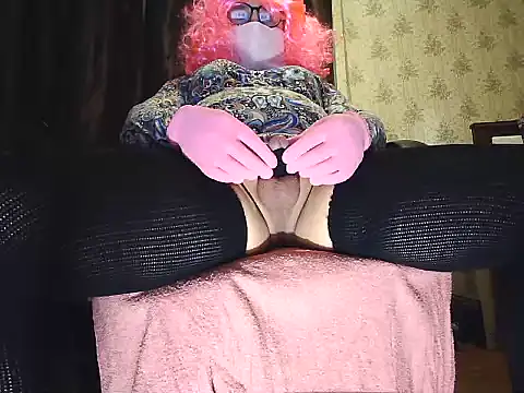 Snapshot of Crossdresser_Elena chatting on June 14, 2026, 8:44 pm Crossdresser Elena online show from June 14, 2026, 8:44 pm