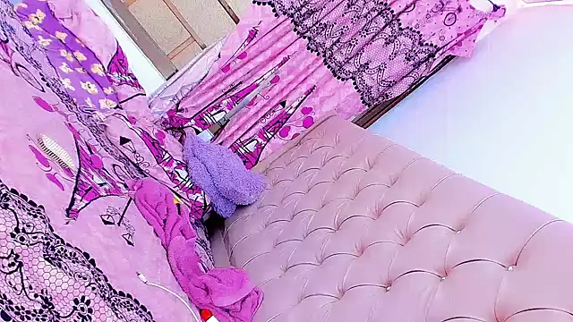 Snapshot of SexyEmmy_10 chatting on February 15, 2025, 8:43 pm SexyEmmy 10 online show from February 15, 2025, 8:43 pm