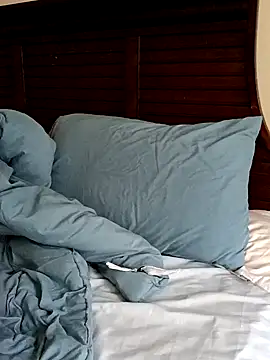 Snapshot of momentum2023 chatting on September 18, 2025, 8:00 pm momentum2023 online show from September 18, 2025, 8:00 pm