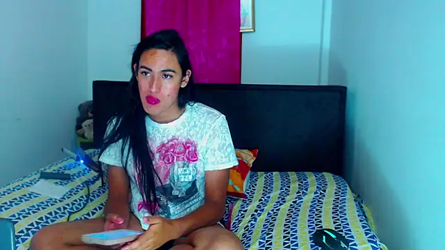 misss estrella online show from March 4, 2026, 10:32 am