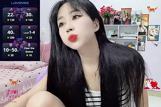  LLisa  online show from December 4, 2025, 2:10 am