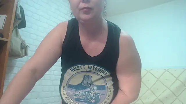 Snapshot of EmmaSquirt chatting on February 13, 2025, 11:06 am EmmaSquirt online show from February 13, 2025, 11:06 am