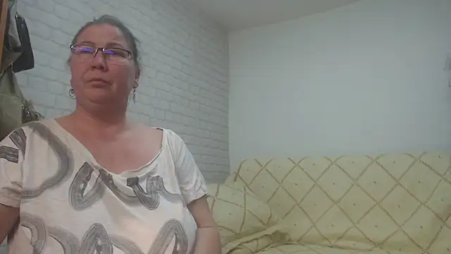 Snapshot of EmmaSquirt chatting on February 13, 2025, 9:27 pm EmmaSquirt online show from February 13, 2025, 9:27 pm