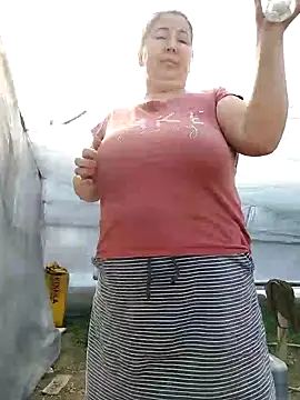 Snapshot of EmmaSquirt chatting on February 26, 2025, 11:30 am EmmaSquirt online show from February 26, 2025, 11:30 am