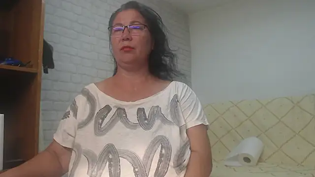 Snapshot of EmmaSquirt chatting on September 15, 2025, 5:29 am EmmaSquirt online show from September 15, 2025, 5:29 am