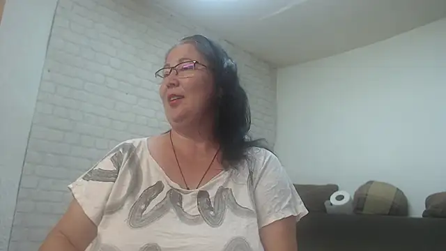 Snapshot of EmmaSquirt chatting on June 4, 2026, 5:46 am EmmaSquirt online show from June 4, 2026, 5:46 am