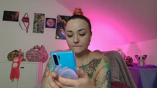 PinkHurricaneOfficial online show from November 16, 2025, 8:14 pm