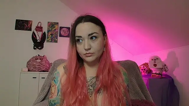 PinkHurricaneOfficial online show from January 13, 2026, 10:15 pm