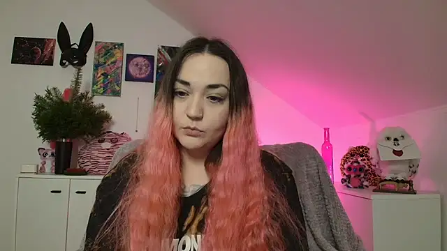 PinkHurricaneOfficial online show from March 22, 2026, 4:32 pm