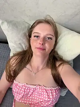 Snapshot of lovelly_molly chatting on May 26, 2026, 4:25 pm lovelly molly online show from May 26, 2026, 4:25 pm
