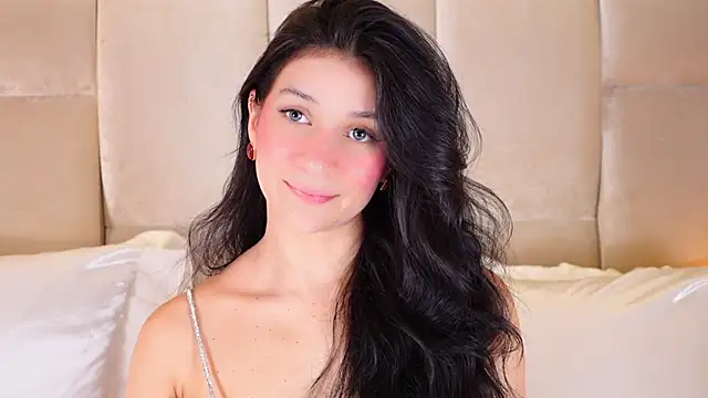 Snapshot of KiraKayleigh1 chatting on October 17, 2025, 12:47 am KiraKayleigh1 online show from October 17, 2025, 12:47 am