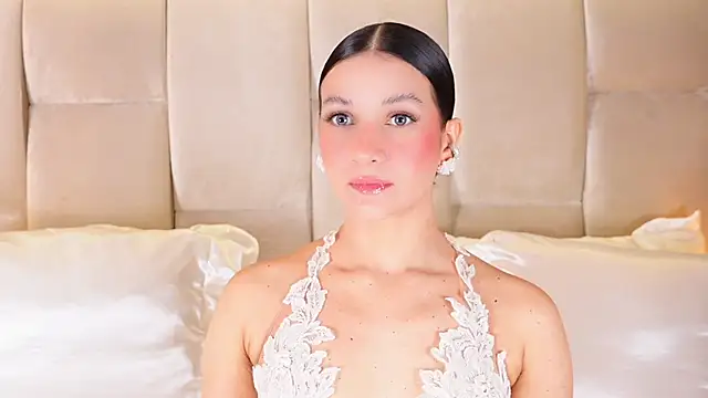 Snapshot of KiraKayleigh1 chatting on November 30, 2025, 12:47 am KiraKayleigh1 online show from November 30, 2025, 12:47 am