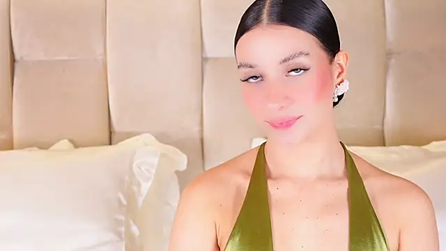 KiraKayleigh1 online show from December 18, 2025, 1:00 am