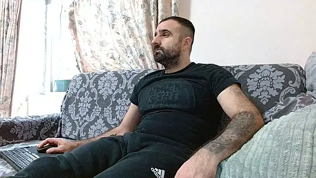 Snapshot of ivat80 chatting on February 8, 2026, 2:31 pm ivat80 online show from February 8, 2026, 2:31 pm