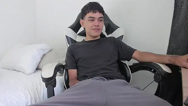 Snapshot of ronaldmq20 chatting on April 2, 2026, 4:15 pm ronaldmq20 online show from April 2, 2026, 4:15 pm