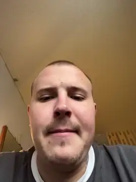 MrMrsRight online show from October 31, 2025, 7:09 am