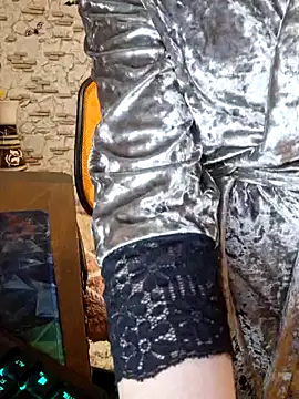  Kitti  online show from December 21, 2024, 5:51 pm