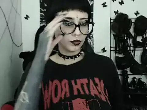 Snapshot of n0sferatus__ chatting on February 5, 2026, 3:33 am n0sferatus online show from February 5, 2026, 3:33 am