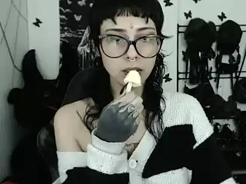 Snapshot of n0sferatus__ chatting on February 28, 2026, 3:51 am n0sferatus online show from February 28, 2026, 3:51 am