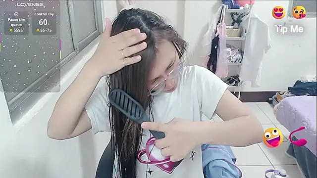 aFanny online show from April 3, 2026, 3:54 pm