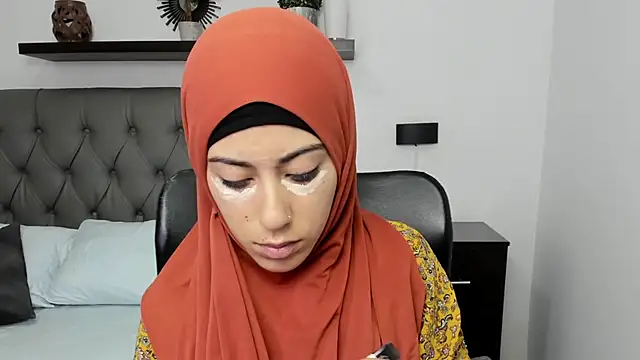 Snapshot of chaymae_nah_ chatting on December 24, 2024, 11:38 am chaymae nah  online show from December 24, 2024, 11:38 am