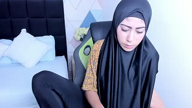Snapshot of chaymae_nah_ chatting on January 23, 2025, 3:32 pm chaymae nah  online show from January 23, 2025, 3:32 pm