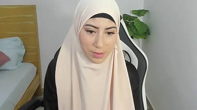 Snapshot of chaymae_nah_ chatting on February 11, 2025, 3:18 pm chaymae nah  online show from February 11, 2025, 3:18 pm