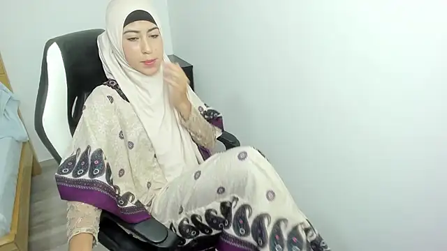 Snapshot of chaymae_nah_ chatting on March 10, 2025, 3:52 pm chaymae nah  online show from March 10, 2025, 3:52 pm