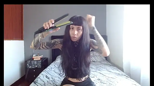 Snapshot of Emilia_1995 chatting on February 5, 2026, 12:21 pm Emilia 1995 online show from February 5, 2026, 12:21 pm