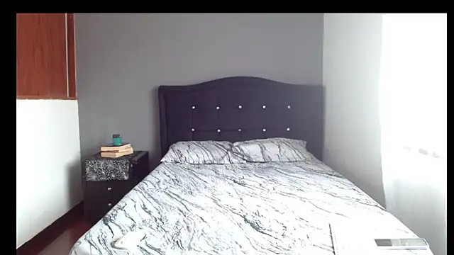 Snapshot of Emilia_1995 chatting on February 14, 2026, 3:53 pm Emilia 1995 online show from February 14, 2026, 3:53 pm