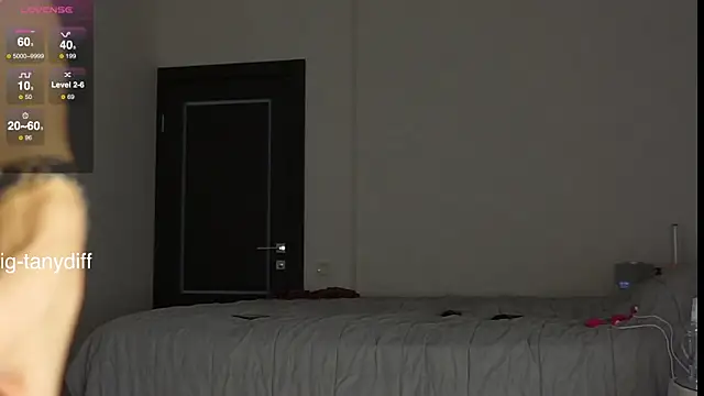 diffgirls2 online show from December 12, 2024, 1:06 pm