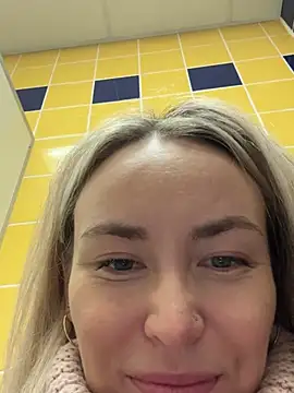 Snapshot of LovenseLush chatting on December 21, 2024, 11:01 am LovenseLush online show from December 21, 2024, 11:01 am