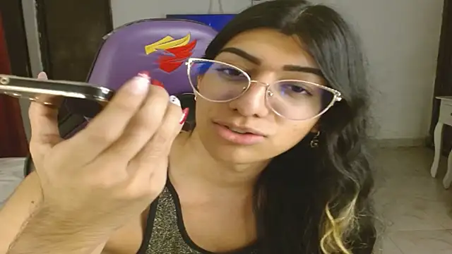 engielphoenis14 online show from December 18, 2025, 12:49 am