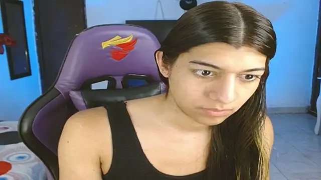 engielphoenis14 online show from April 8, 2026, 10:54 pm