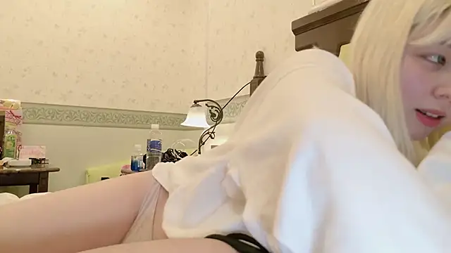 Snapshot of NANAchan_R chatting on February 18, 2025, 4:59 pm NANAchan R online show from February 18, 2025, 4:59 pm