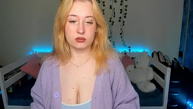 Emily Gin online show from October 8, 2025, 2:42 am