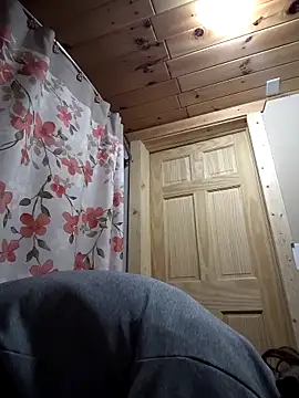 Snapshot of Lilsmokeshow017 chatting on November 28, 2025, 12:57 am Lilsmokeshow017 online show from November 28, 2025, 12:57 am