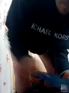 Snapshot of Lilsmokeshow017 chatting on December 17, 2025, 10:49 pm Lilsmokeshow017 online show from December 17, 2025, 10:49 pm