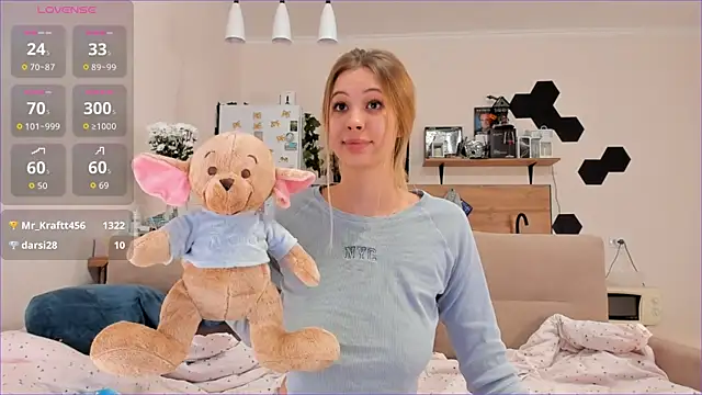 Girl alone home online show from October 3, 2025, 3:53 pm