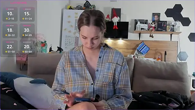 Snapshot of Girl_alone_home chatting on January 18, 2026, 1:26 pm Girl alone home online show from January 18, 2026, 1:26 pm