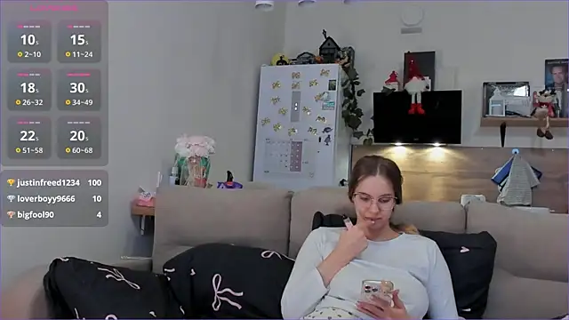 Snapshot of Girl_alone_home chatting on February 7, 2026, 4:16 am Girl alone home online show from February 7, 2026, 4:16 am