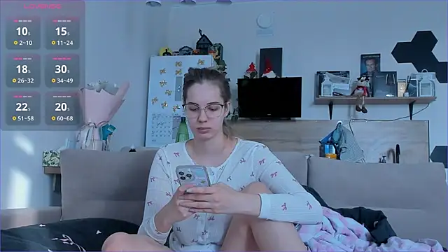 Snapshot of Girl_alone_home chatting on March 27, 2026, 3:56 am Girl alone home online show from March 27, 2026, 3:56 am