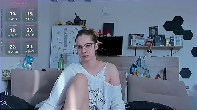 Snapshot of Girl_alone_home chatting on March 29, 2026, 3:39 am Girl alone home online show from March 29, 2026, 3:39 am