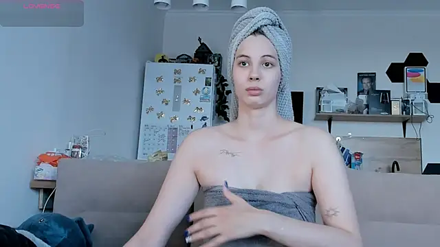 Snapshot of Girl_alone_home chatting on June 18, 2026, 3:05 pm Girl alone home online show from June 18, 2026, 3:05 pm