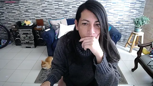 VioletaGomezCo online show from May 15, 2026, 1:18 pm