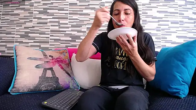 VioletaGomezCo online show from May 27, 2026, 3:09 pm