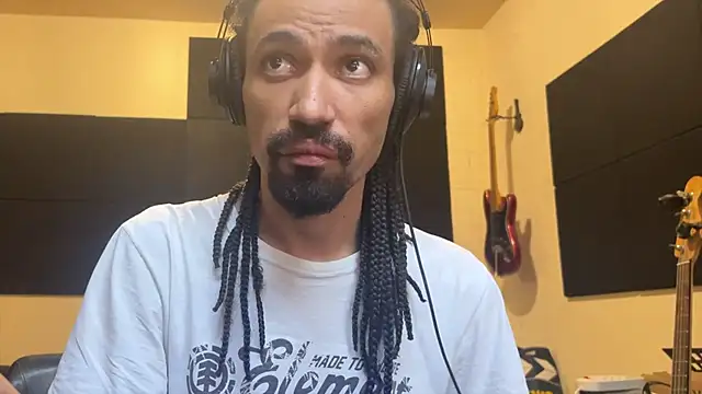 hotcamboy420 online show from November 22, 2025, 8:52 pm